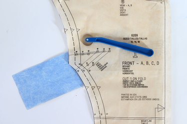 Mark the darts onto the muslin fabric.