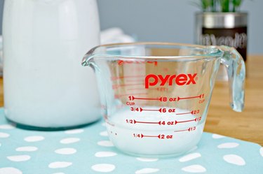 Measuring cup with liquid fabric softener