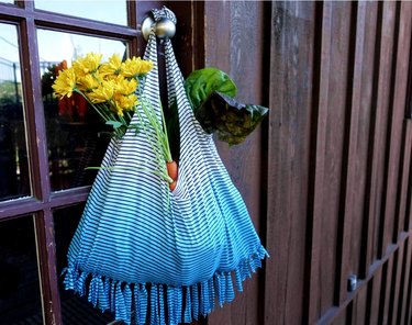 No-sew farmer's market tote from T-shirt.