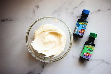 Ingredients for turquoise food coloring
