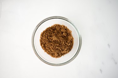 Brown sugar and spices mixed together.