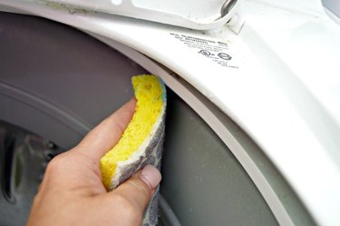 how to clean a top-loading washing machine with natural ingredients