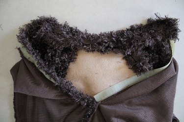 This collar will help cover the neck underneath the hood.