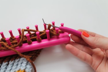 Binding off of the loom