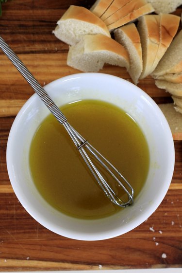 combine salt and garlic powder