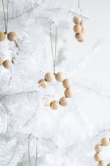 DIY Beaded Christmas Mini Wreath