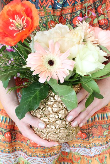 Make a pineapple into a flower vase