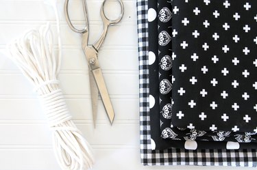 materials needed for a rope rug