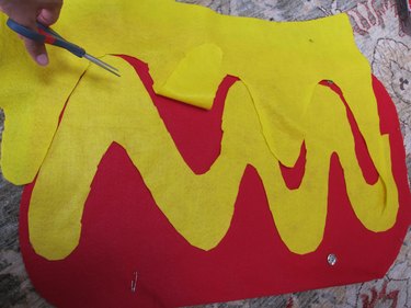 Cut a wavy line of mustard