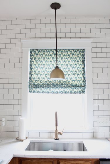 Hanging light fixture