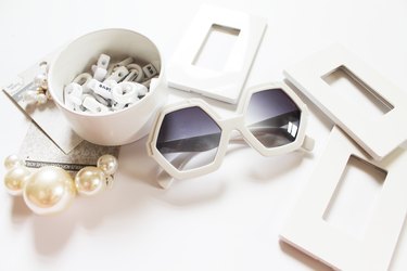 Plastic items for dyeing