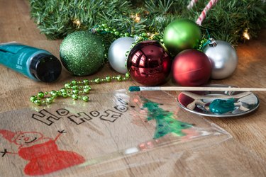 Have seniors make Christmas decorations and crafts