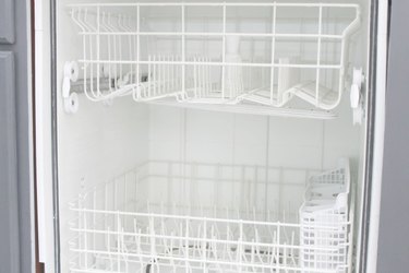 How to Clean Inside of a Dishwasher
