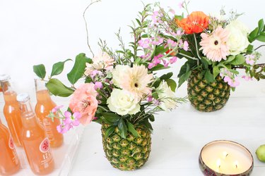 Make a pineapple into a flower vase
