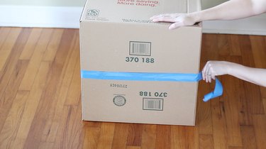 Taping bottom of box