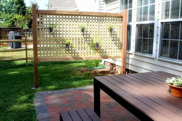 an outdoor privacy screen tutorial