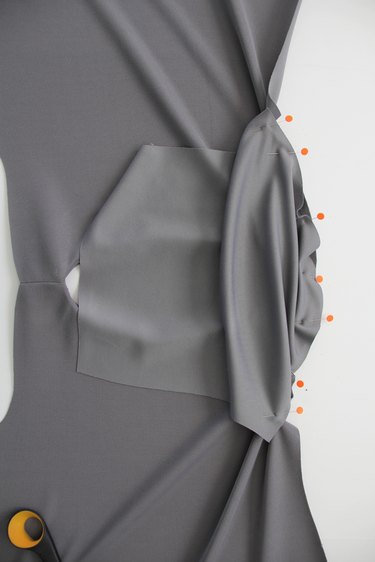 Pin the sleeve curve fully to the armsyce