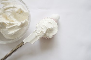 Frost cupcake with icing
