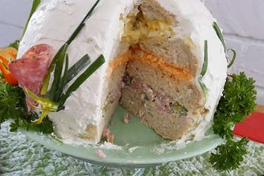 sandwich cake cut