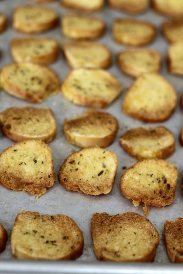 baked bagel chips