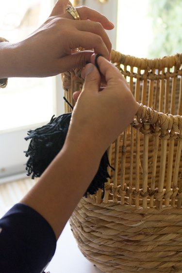 Tying pompom
