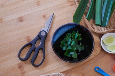 Preparing the pandan leaves to cook