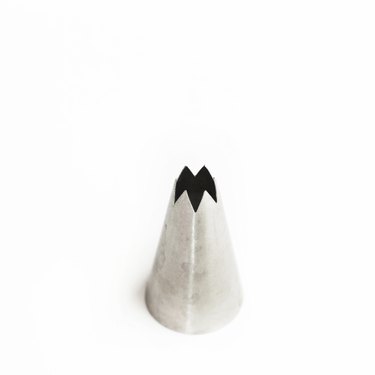 Cake decorating tips/ nozzles