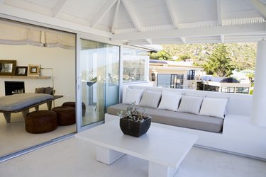 Veranda and living room