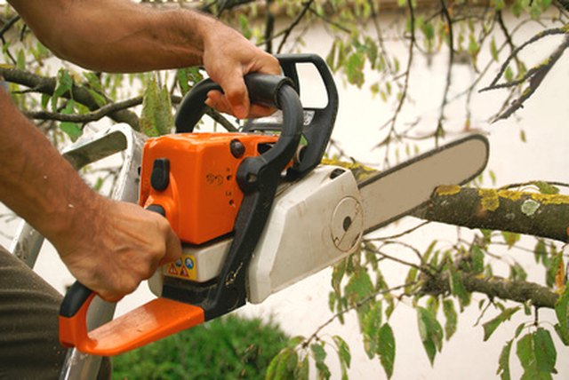 How to Use a Chainsaw Depth Gauge | ehow
