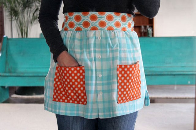 dress shirt apron pattern Another version of a dress shirt turned apron. Love how she kept the collar! So cute! Instructions https://lovegrowswild.com/2013/08/mens- dress-shirt-apron/