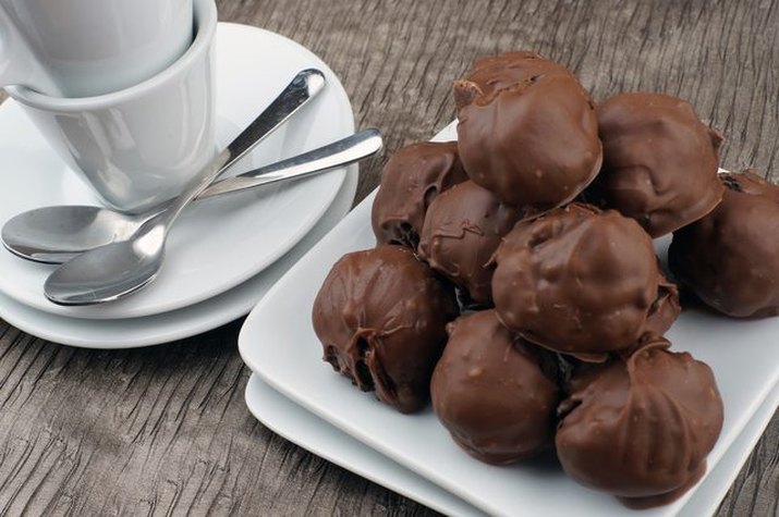 A plate of chocolate oreo ball cookies.