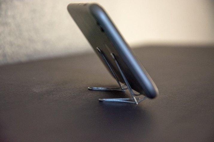 paper clip smartphone stand