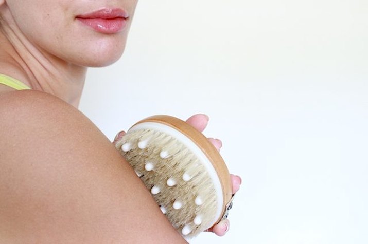 How to Do Dry Body Brushing