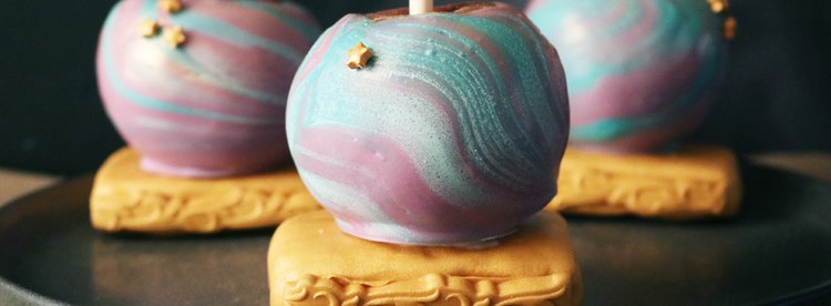 Crystal ball candy apples
